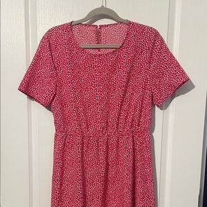 Lightweight Red & White Short-Sleeved Pullover Dress